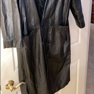 VINTAGE FULL LENGTH DOUBLE BREAST BLACK REAL LEATHER COAT. LINED. MENS L